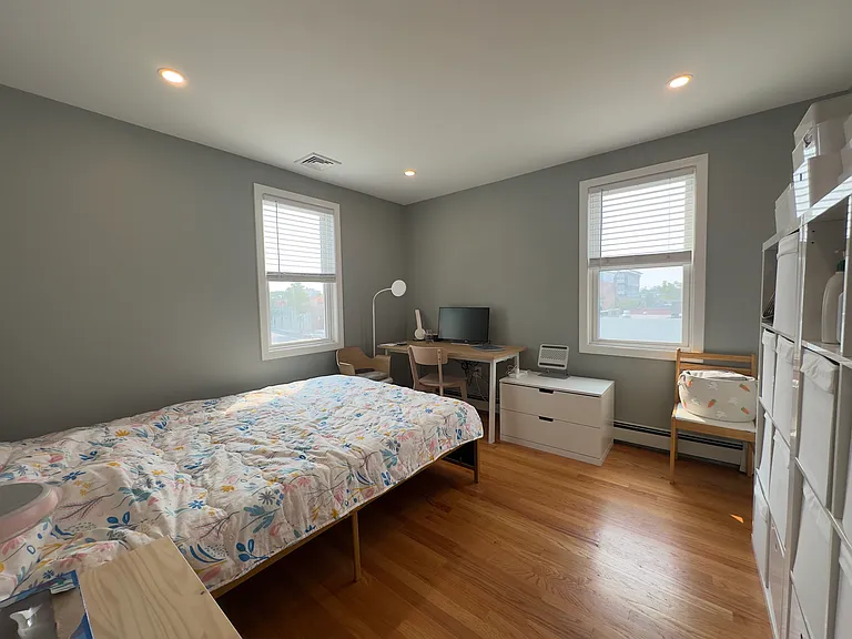 69 Holmes St #2 — Photo 5