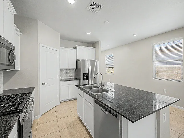 14155 W Georgia Dr — Photo 4