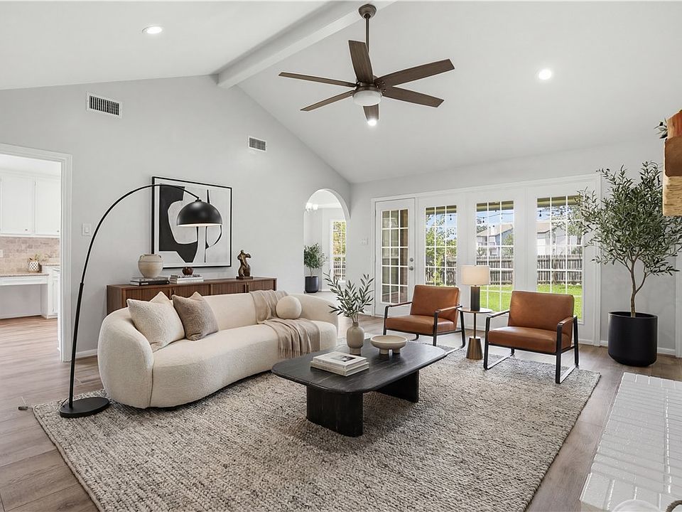 1st image of 205 Chimney Hill Cir