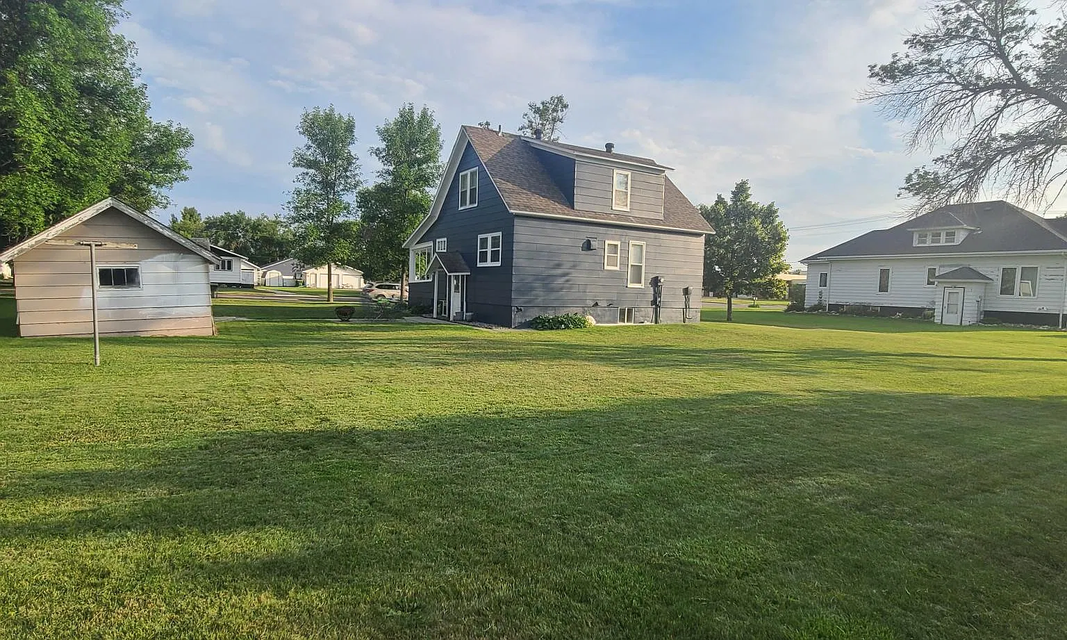 4 bed, 1.5 bath, 1700 sqft, $1,500 — Photo 2