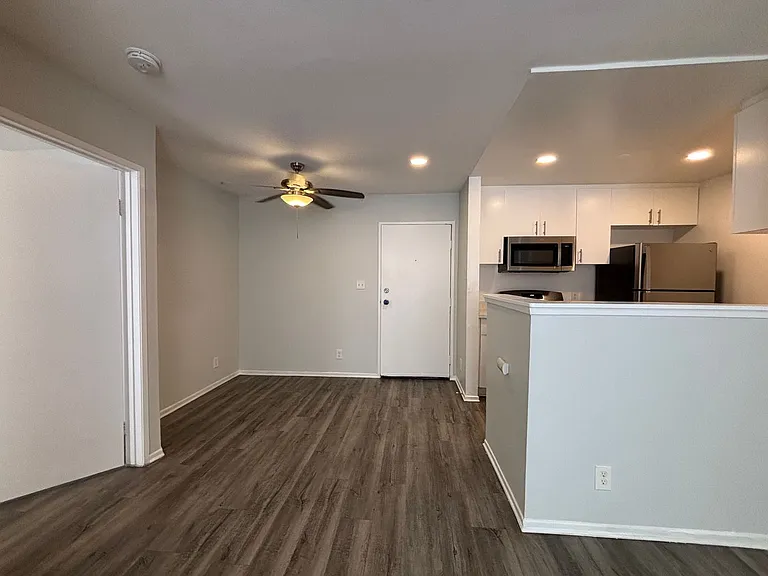 314 South Manhattan Place — Photo 36