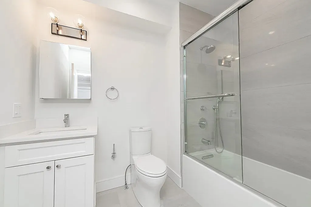 2 bed, 768 sqft, $1,600 — Photo 2