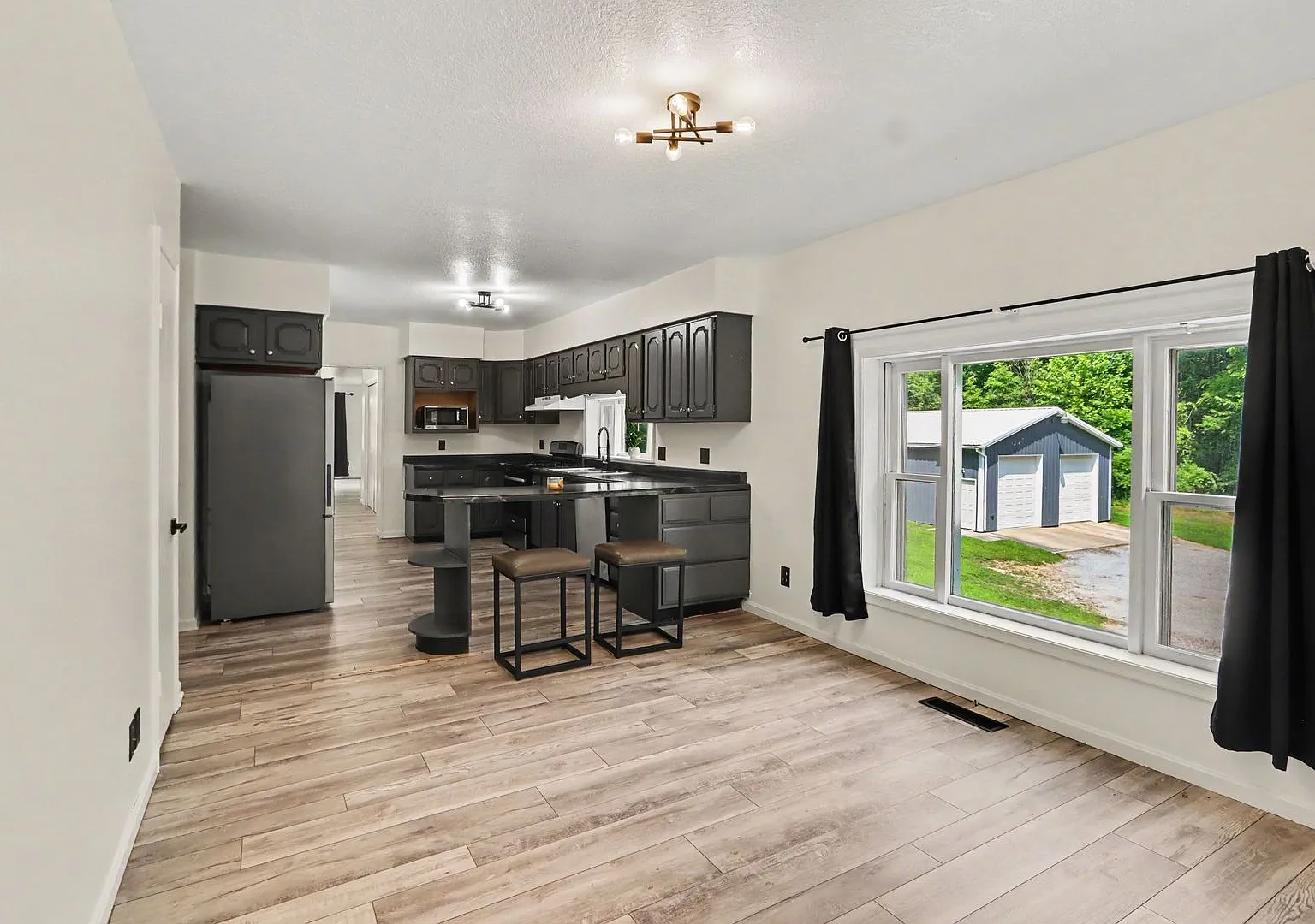 Remodeled 3-Bedroom, 2-Bathroom Home with Heated Pole Barn $2,400/Month — Photo 4