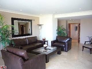 2nd image of 100 S Doheny Dr #1106
