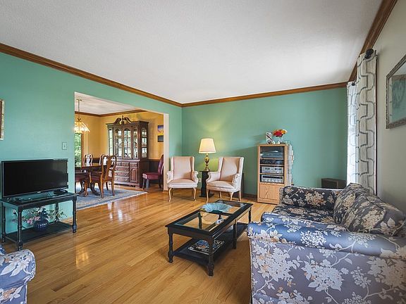 5th image of 8674 Windwood Close