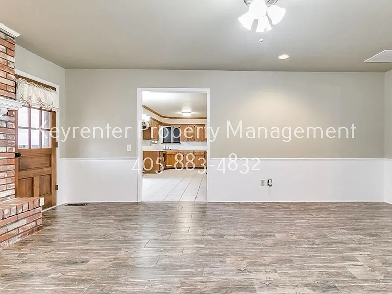 5804 NW 89th St — Photo 5