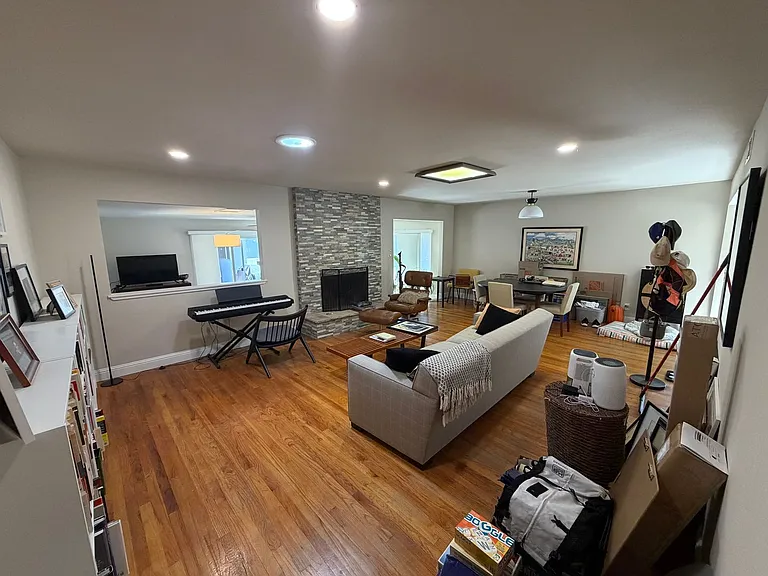 2481 Wilmington Ave — Photo 5