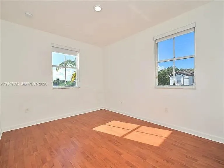 3 bed, 2.5 bath, 1500 sqft, $3,700 — Photo 3