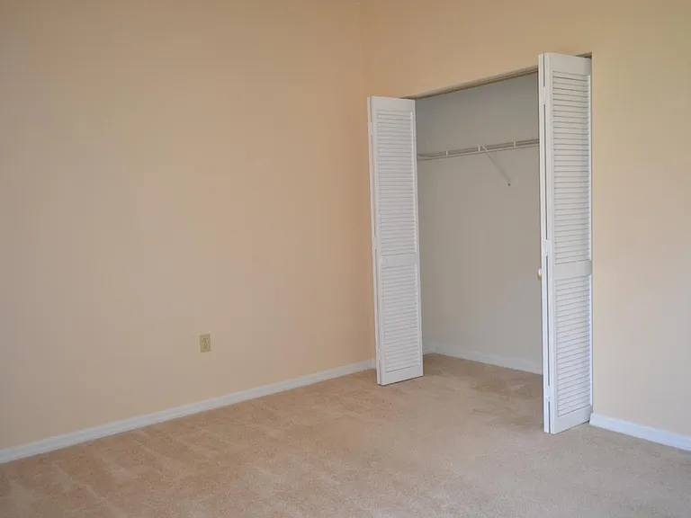 318 W Hillmoor Ln — Photo 19