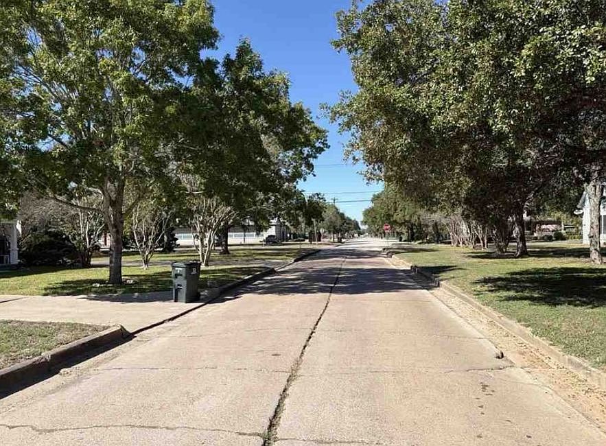 Exterior Neighborhood (street photo)