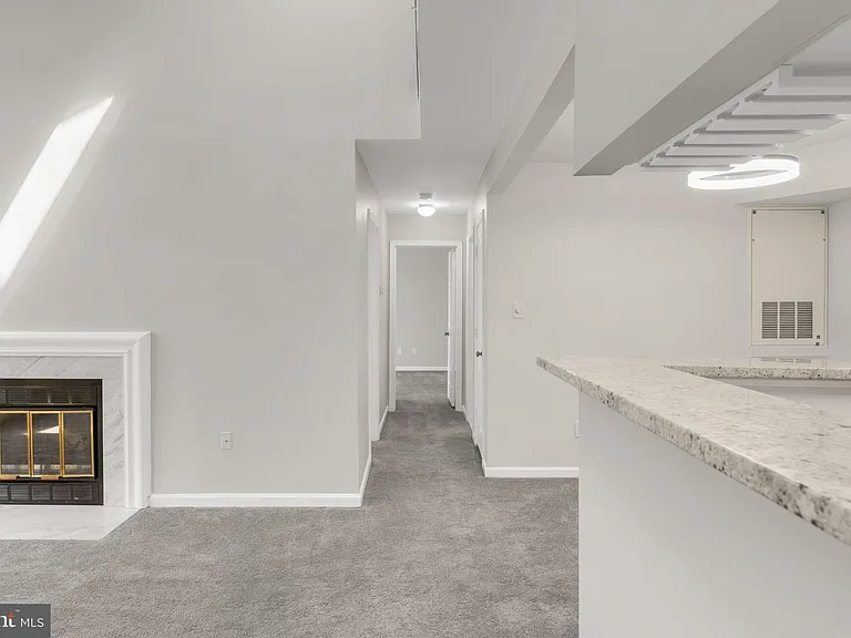 2221 Lovedale Ln #I — Photo 24