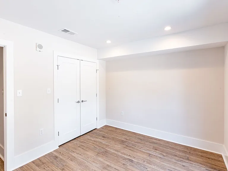 1904 Irving St NE — Photo 28