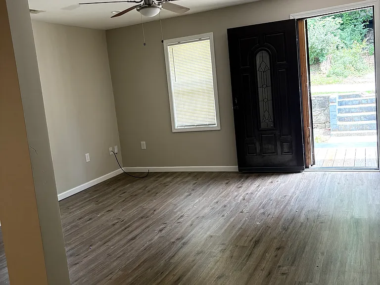 112 Holly Rd NW — Photo 5