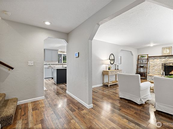 3rd image of 4705 Yorkshire Drive SE