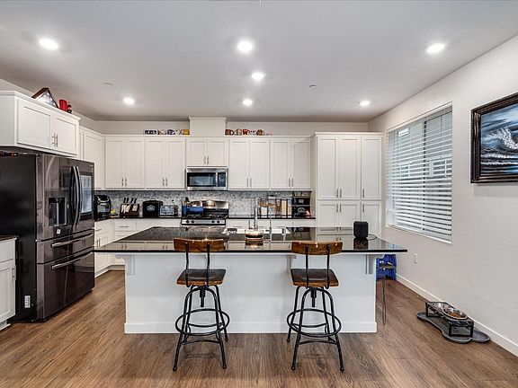 5th image of 2409 Artisan Way