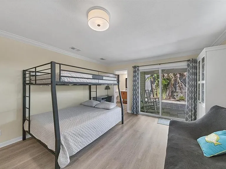 3521 Almeria Ave — Photo 12