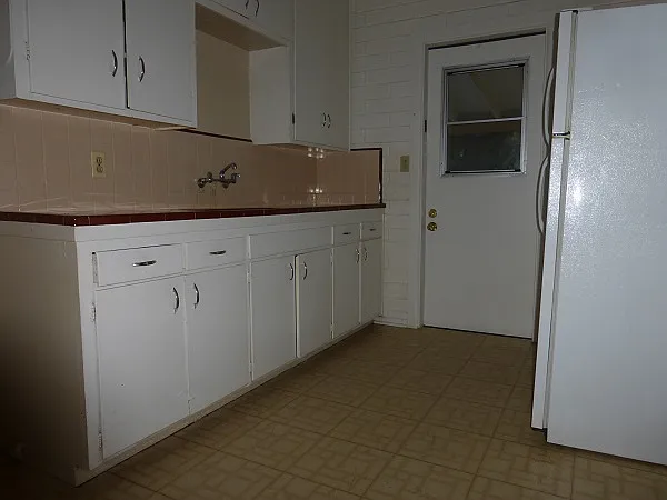 1200 S Farmer Ave — Photo 3