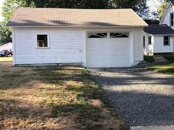 5th image of 221 Benzel Ave SW