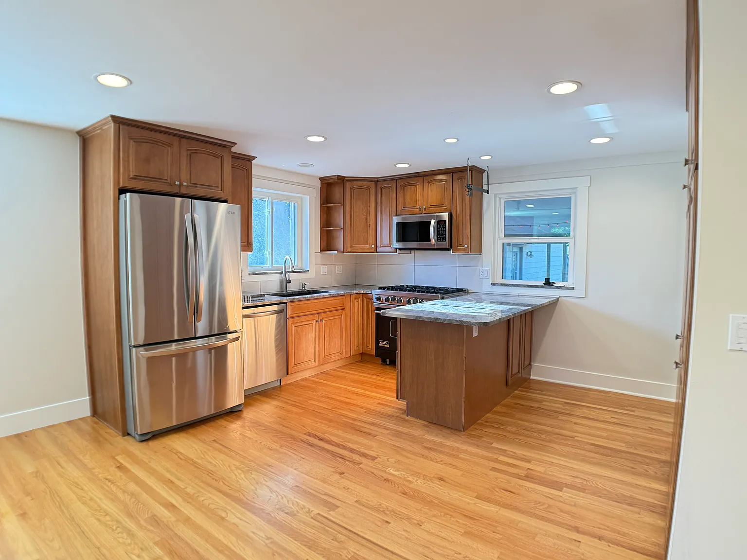 3 bed, 1788 sqft, $3,200 — Photo 2