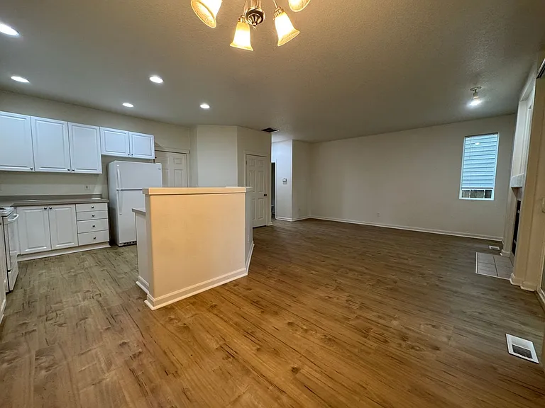 5721 NE Canard Ct — Photo 3