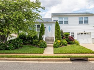 60 Lewis St, Freeport, NY 11520
