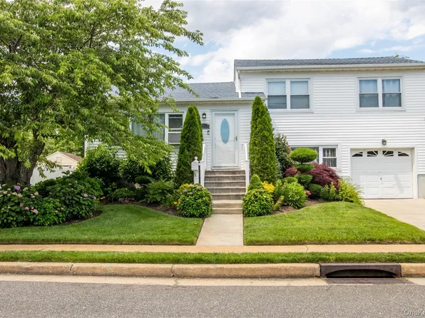 60 Lewis Street, Freeport, NY 11520