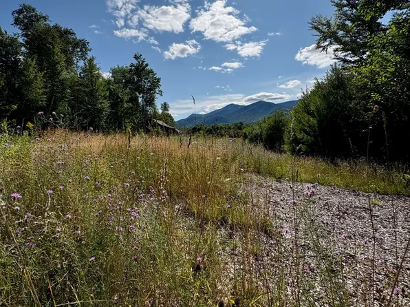 3 Outlook Ln, Wilmington, NY 12997