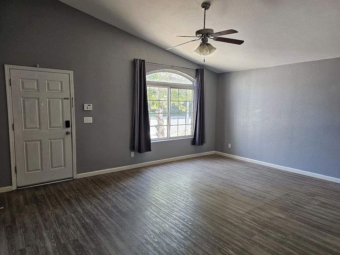 3 bed, 1240 sqft, $2,350 — Photo 2