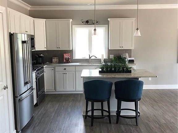 2nd image of 42 Eagleview Dr