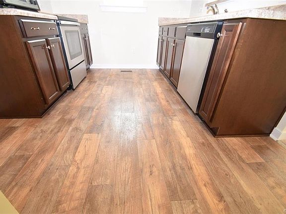 5th image of 7082 Woodside St