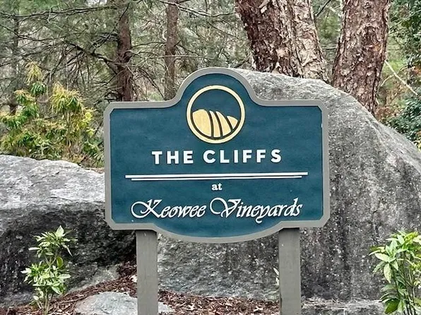 160 Keowee Vineyard Dr, Sunset, SC 29685