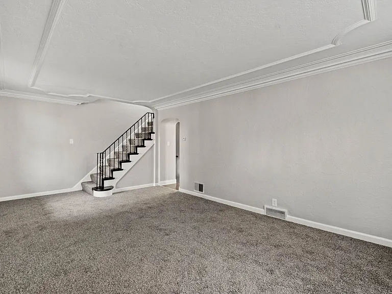1653 Suburban Avenue — Photo 9