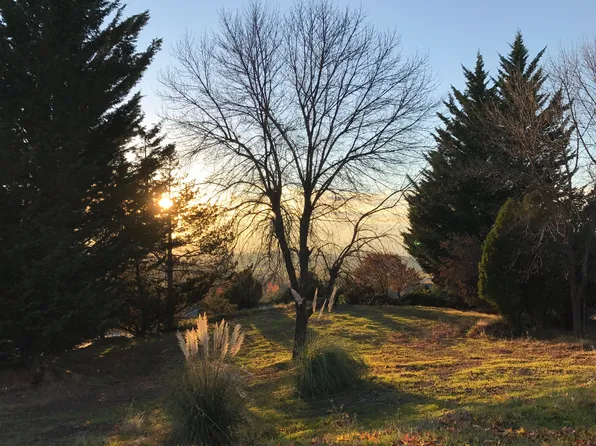 1391 Highcrest Dr, Medford, OR 97504