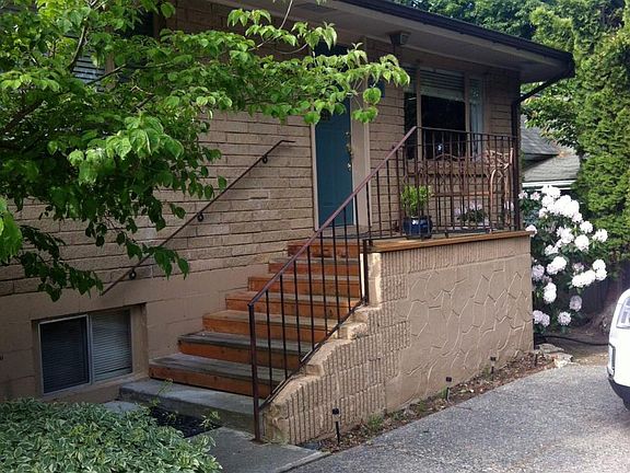 3rd image of 810 E Bancroft Ave