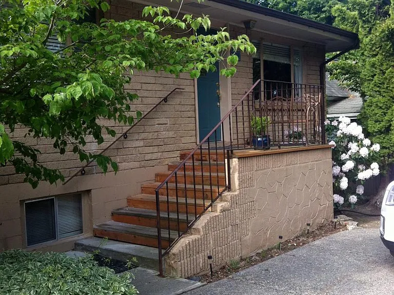 810 E Bancroft Ave — Photo 3