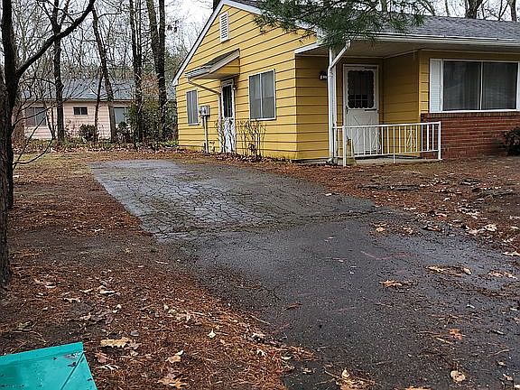 2nd image of 7 Oregon Dr #B