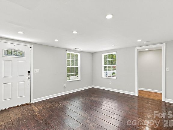 2nd image of 922 Ambassador St