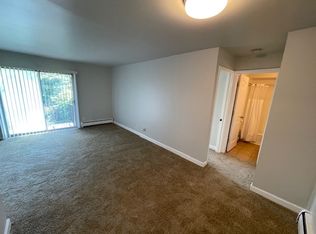 930 W Rollins Rd, Round Lake, IL 60073