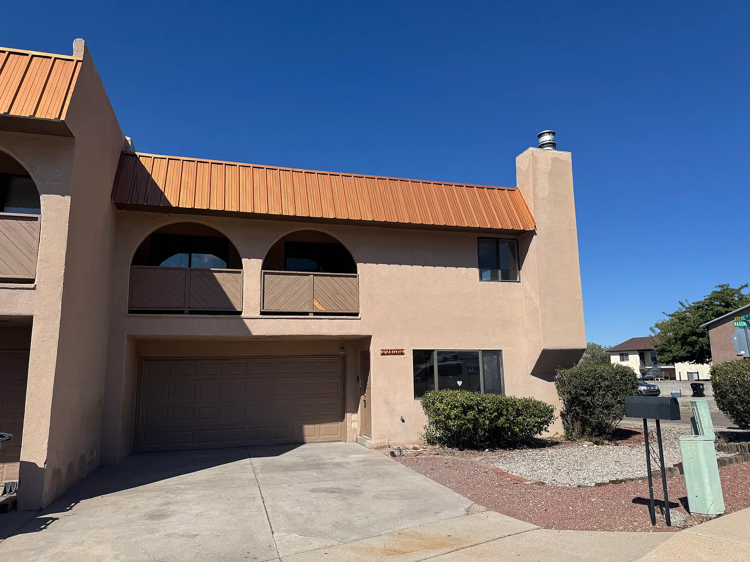 4 bed, 2500 sqft, $2,200 — Photo 1