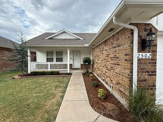 3 bed, 1334 sqft, $1,695 — Photo 2