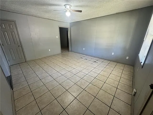 105 Wells Dr — Photo 2