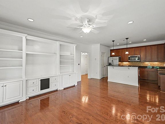 3rd image of 1903 Kenilworth Ave #105