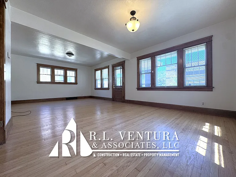2418 Lasalle St #1/2 — Photo 9