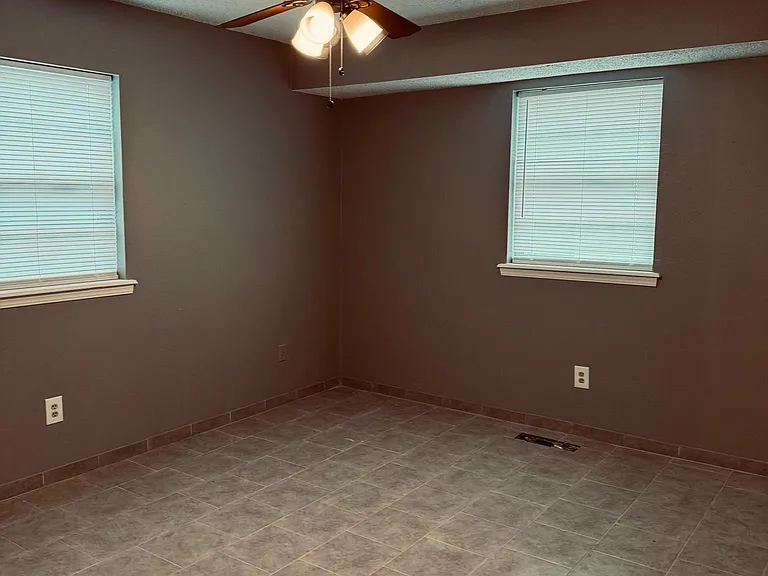 2305 Crystal Dr — Photo 16