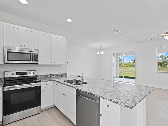 5th image of 606 NW 38th Ave