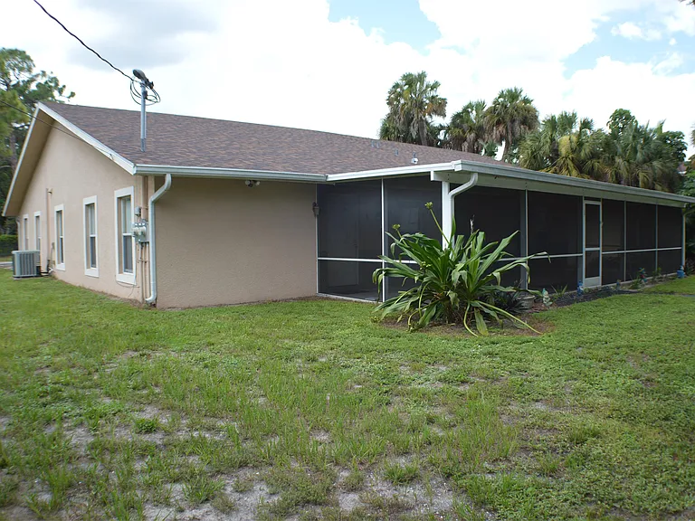 2925 Montclaire Ave #B — Photo 14