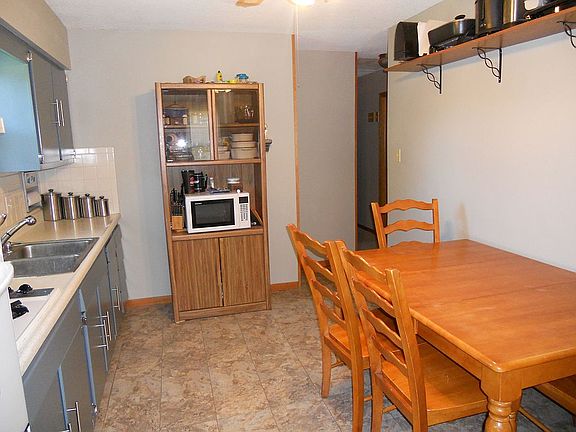 4th image of 2311 Bradley Dr