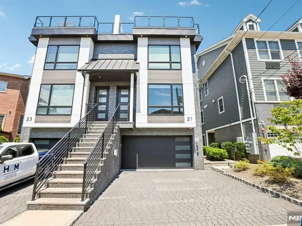 21 Cumbermeade Rd #4, Fort Lee, NJ 07024