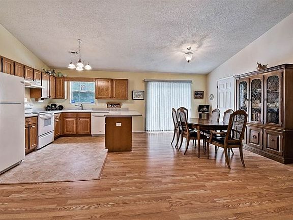 5th image of 7 Plymouth Dr
