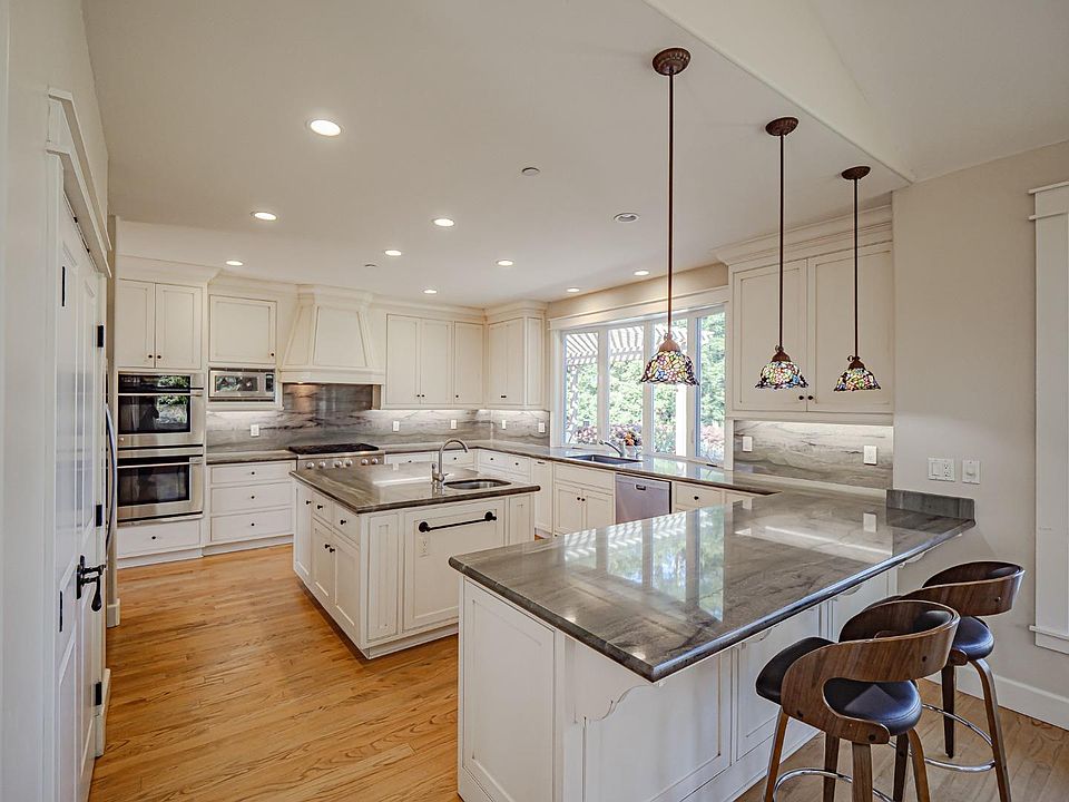 1st image of 264 Oak Hl